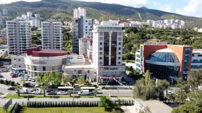NARLIDERE BELEDİYESİ’NDEN MİNİK ÖĞRENCİLERE ÇANTA VE KIRTASİYE DESTEĞİ