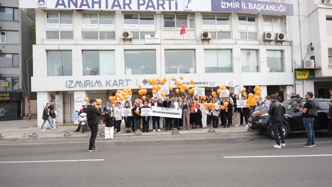 ANAHTAR PARTİ &quot;KADINLAR İÇİN YÜRÜDÜ&quot;
