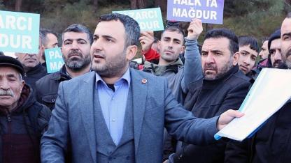 Bostanlı Pazarı’nda Kriz Derinleşiyor: Pazarcılar Tezgahlarını Açtı, Faysal Acar’dan “Gizli Protokol” İddiası