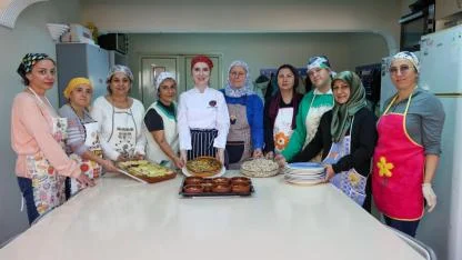 Bucalı Kadınlar Evka-1 Semt Evi’nde Dünya Mutfağıyla Buluşuyor: Hem Öğreniyor Hem Sosyalleşiyorlar