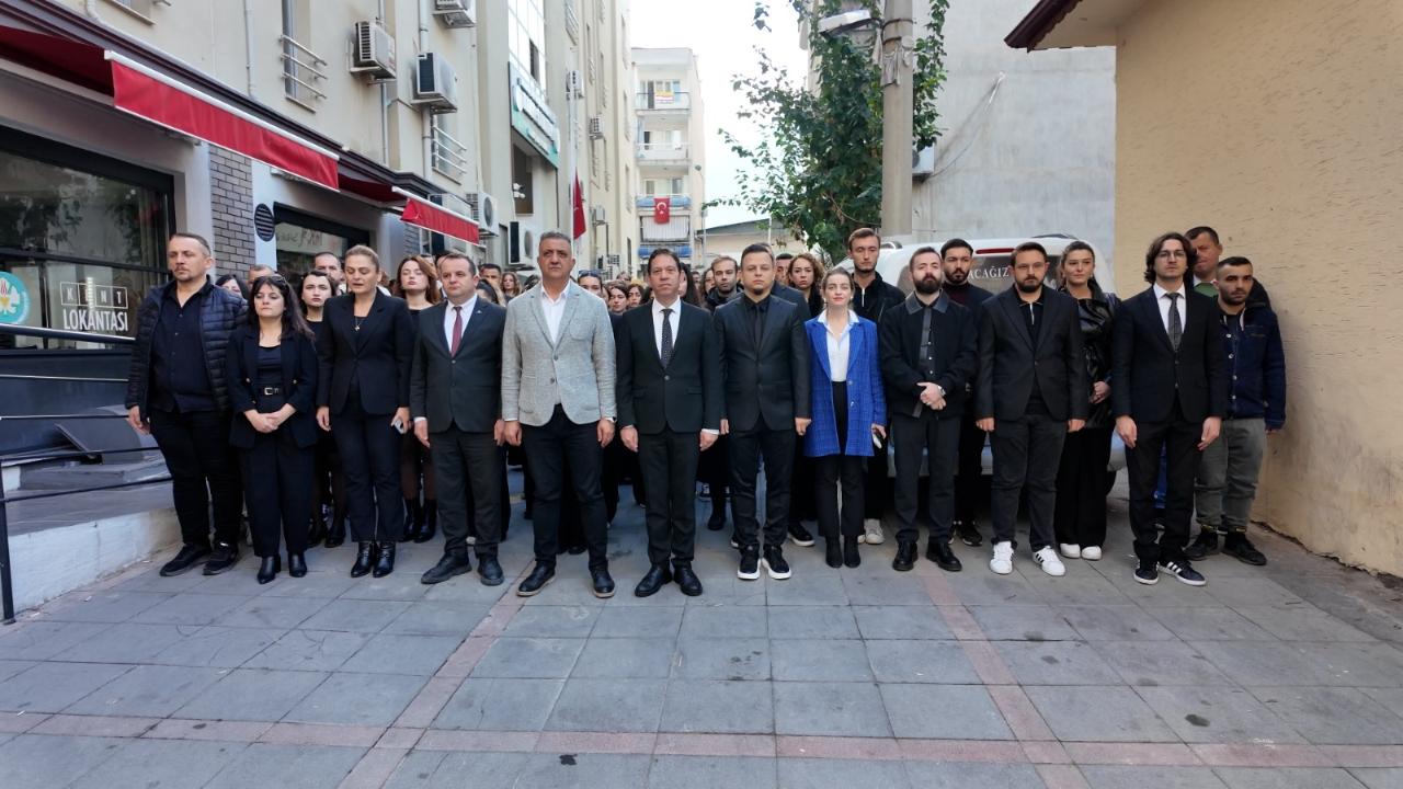 Büyükşehir’de Saatler Ata’ya Saygı için Durdu