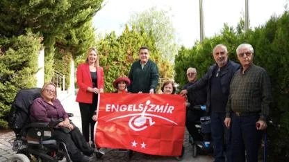 Çeşme Belediyesi Alaçatı Ek Hizmet Binası Kırmızı Bayrak Ödülü aldı