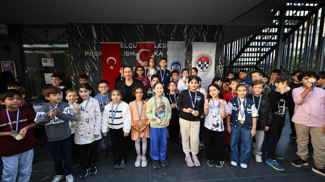 EFES SELÇUK’TA “ATAYA SAYGI” SATRANÇ TURNUVASI SONA ERDİ