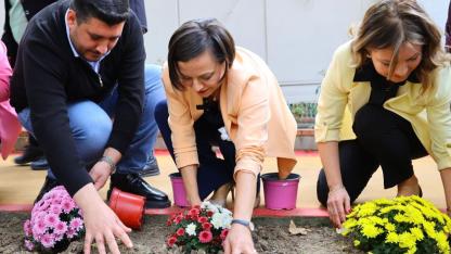 Karabağlar ‘da Parklar Yenileniyor, Mahalleler Güzelleşiyor