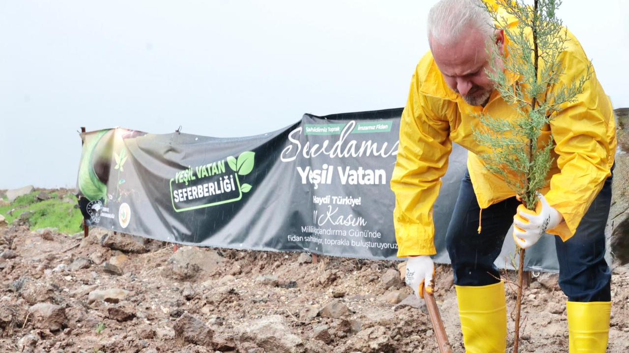 Menemen’de fidanlar, yeşil vatan için dikildi