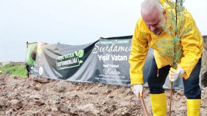 Menemen’de fidanlar, yeşil vatan için dikildi