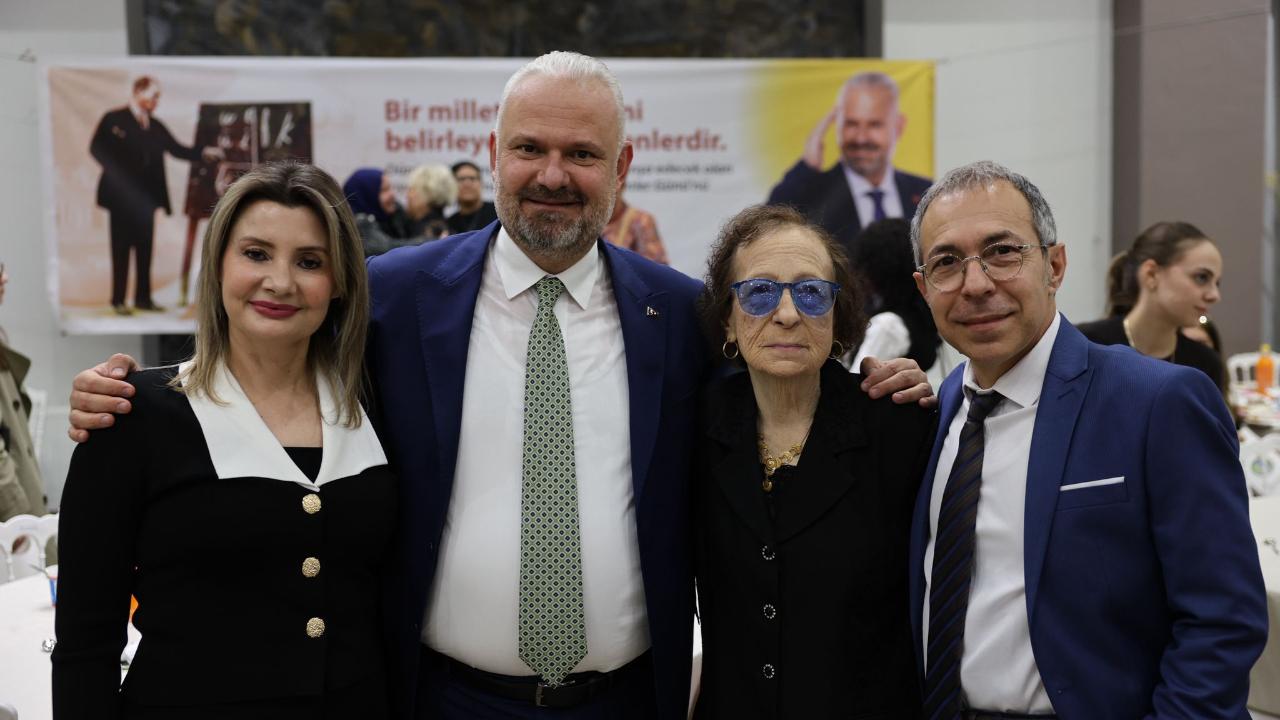 Menemen&#039;de Öğretmenler Günü, dayanışma ve coşkuyla kutlandı