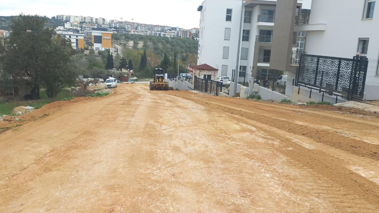 AYDIN BÜYÜKŞEHİR BELEDİYESİ, KUŞADASI’NIN YOLLARINI YENİLEMEYİ SÜRDÜRÜYOR