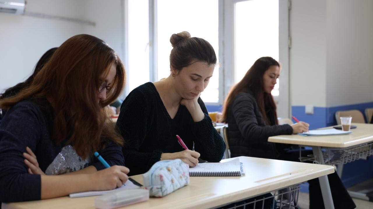 BAŞKAN ÇERÇİOĞLU MEMUR ADAYLARININ YANINDA