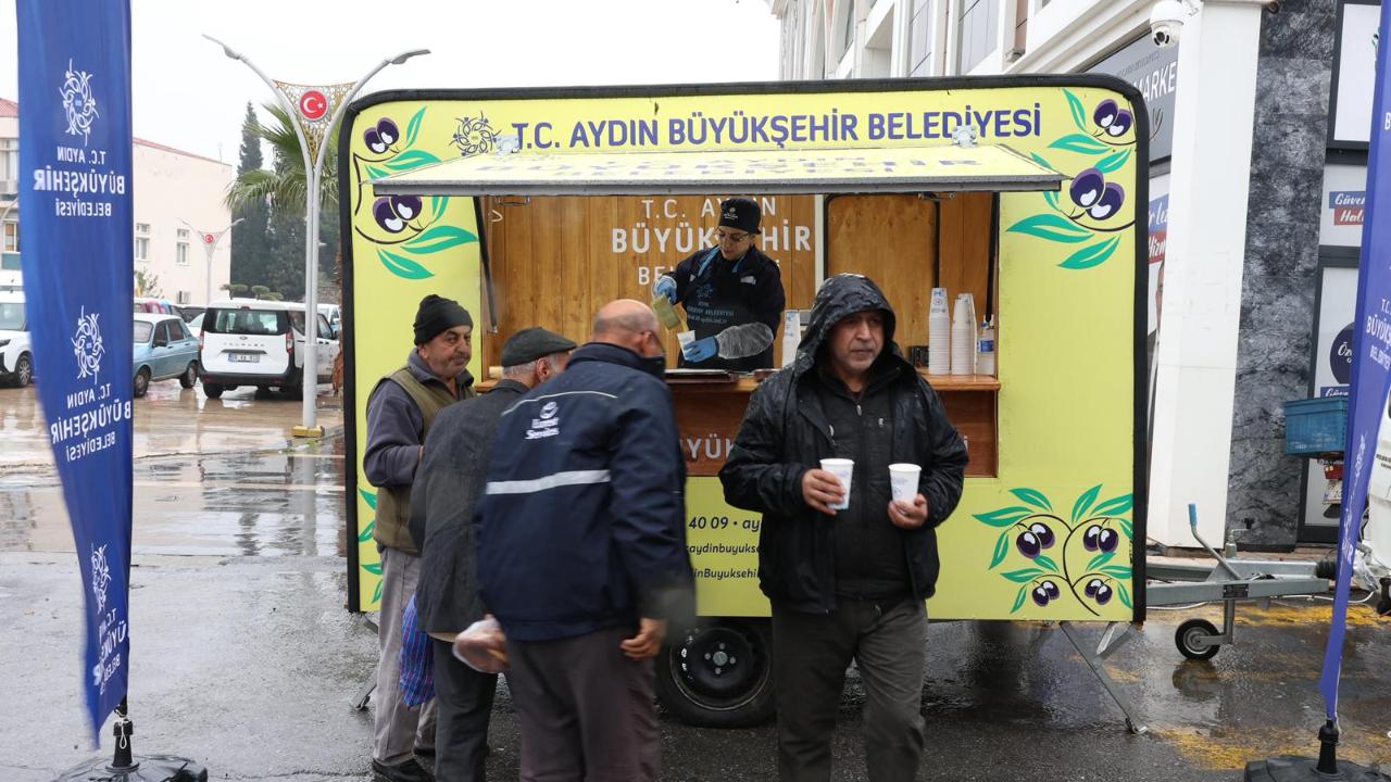 BAŞKAN ÇERÇİOĞLU’NUN SOĞUK KIŞ GÜNLERİNDE İÇLERİ ISITAN İKRAMI BU YIL DA VATANDAŞLARLA BULUŞUYOR