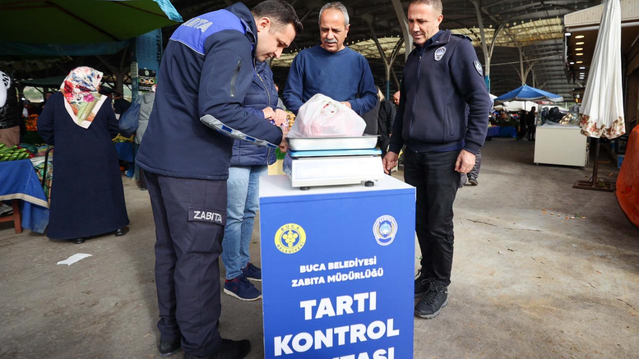 Buca’nın pazar yerlerinde tartı kontrol noktaları kuruluyor