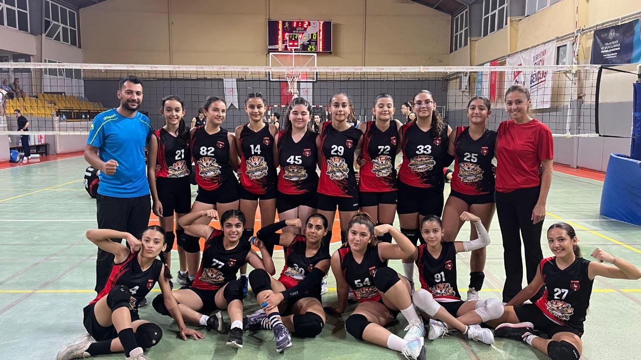Çiğli Belediyesi’nin Voleybol Takımları Ligde Zirvede