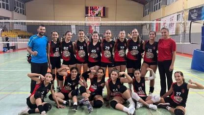 Çiğli Belediyesi’nin Voleybol Takımları Ligde Zirvede