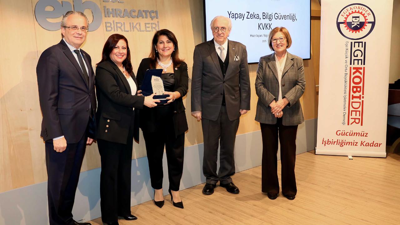 EGEKOBİDER ve EİB İş Birliğiyle Düzenlenen Eğitim Maratonu Tamamlandı. Son eğitim Yapay Zeka ve Veri Güvenliği Oldu Dinçer: “Yapay zeka düşünmez, taklit eder”