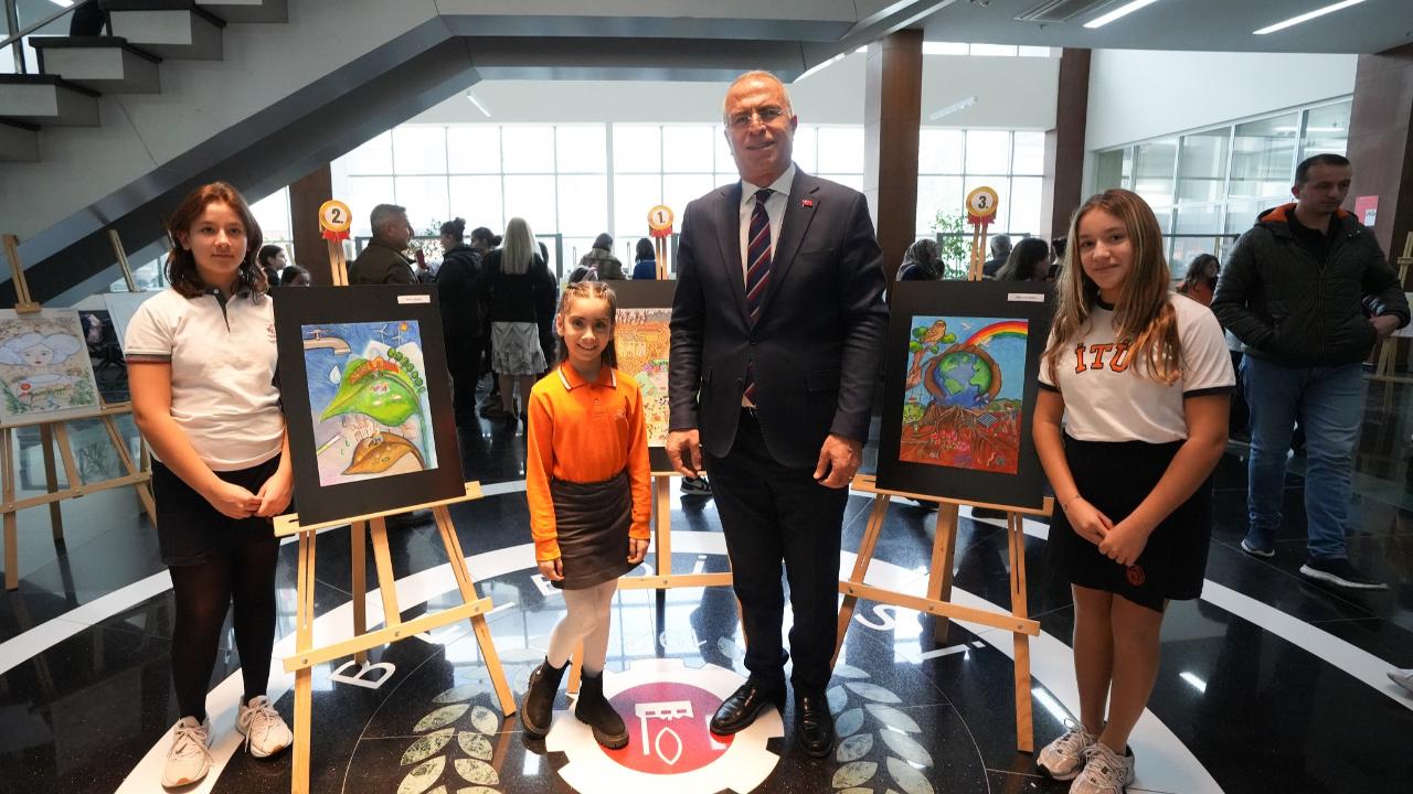 Gaziemirli çocuklar “Toprak” temalı resimleriyle iklim krizine dikkat çekti