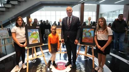 Gaziemirli çocuklar “Toprak” temalı resimleriyle iklim krizine dikkat çekti