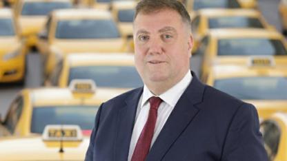 İzmirli Taksiciler Yine Bir İlke İmza Attı: