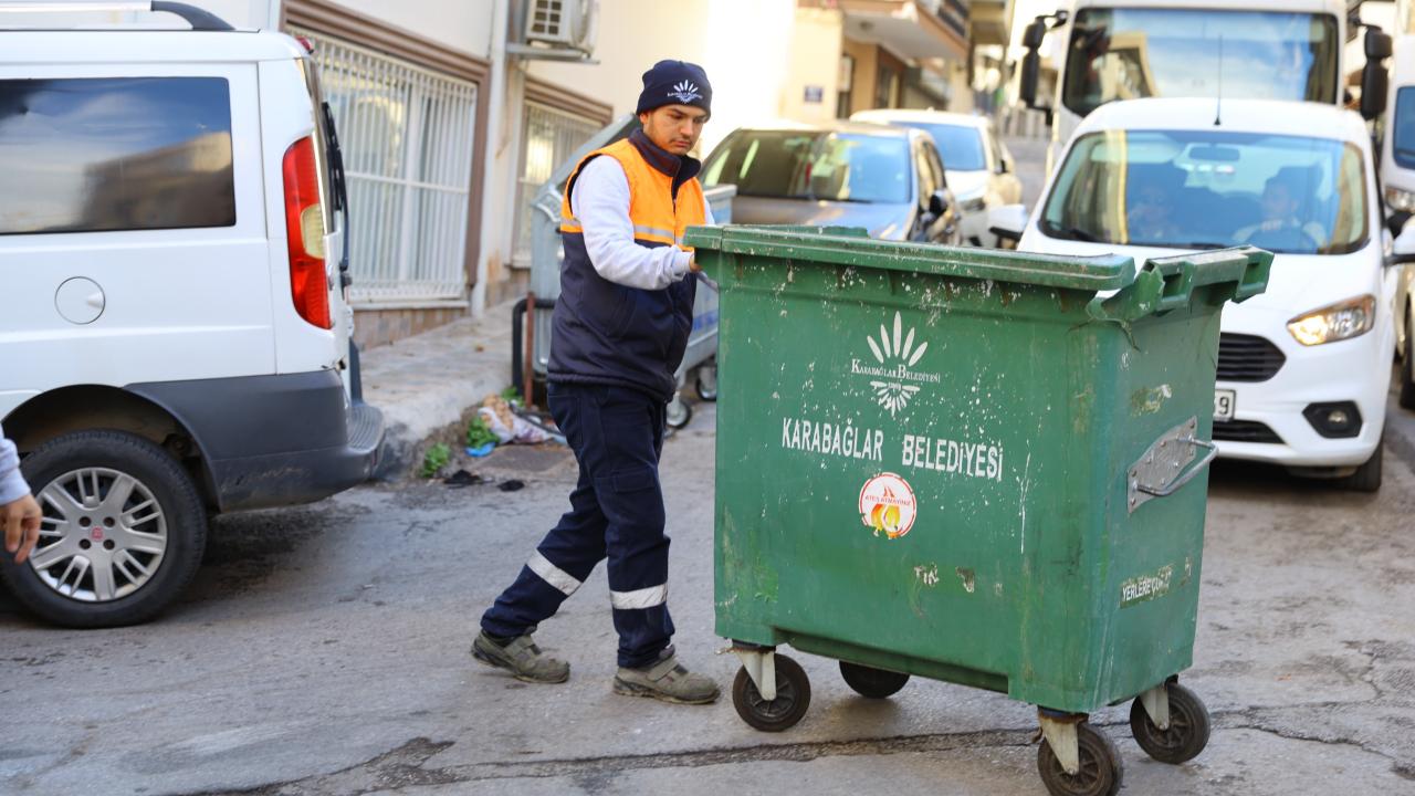 Karabağlar Belediyesi, 58 mahallede çöp konteynerlerini yeniliyor