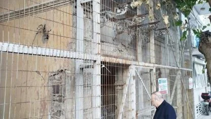 Karşıyaka’nın Kuruluş Binası Çöküyor!
