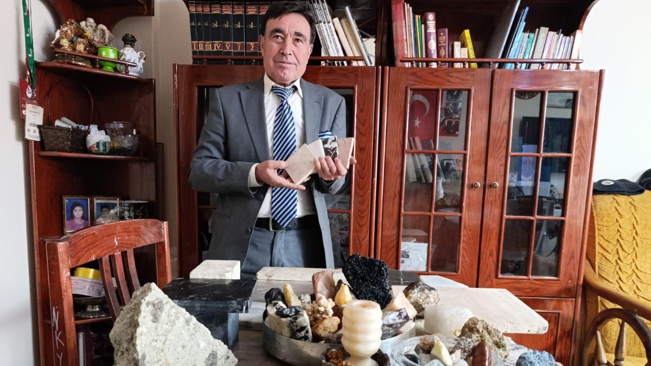 SALİHLİLİ MADEN TEKNİKERİ 35 YILDA İNANILMAZ BİR DOĞALTAŞ KOLEKSİYONUNA SAHİP OLDU