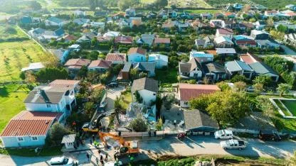 Seferihisar Belediyesi’nden “Kaçak Yapı” uyarısı, hobi bahçeleri yıkılıyor