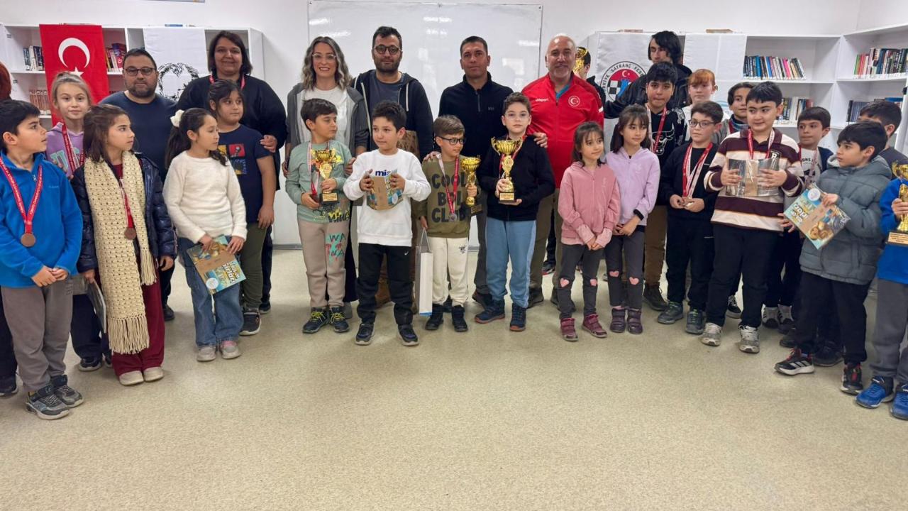 Seferihisar Yeni Yıl Satranç Turnuvası sona erdi