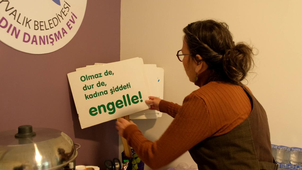 16 Hafta Sürecek Olan Kadının İnsan Hakları Eğitim Programı Ayvalık’ta Başladı