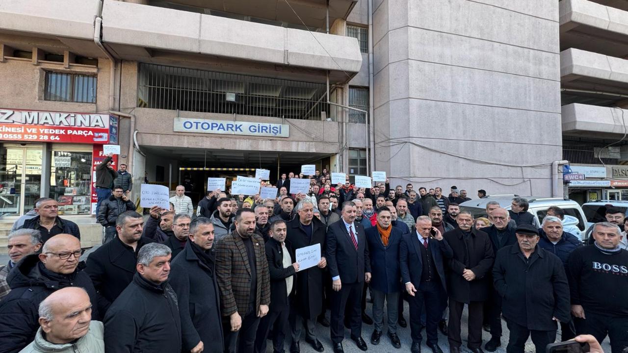 AK Parti Konak İlçe Başkanı Sait Başdaş’tan Sert Açıklamalar: "İzmir Büyükşehir’in Tek Bildiği İş Yıkmak!"