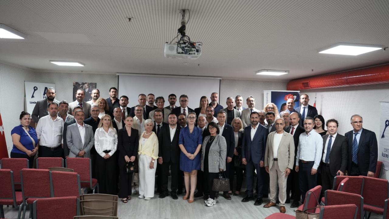 Anahtar Parti İzmir’den "Liyakatli Şöhretsizler" Çıkışı: "İzmir’in Sorunlarını Tereyağından Kıl Çeker Gibi Çözeceğiz"