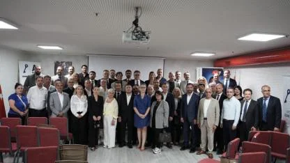 Anahtar Parti İzmir’den "Liyakatli Şöhretsizler" Çıkışı: "İzmir’in Sorunlarını Tereyağından Kıl Çeker Gibi Çözeceğiz"