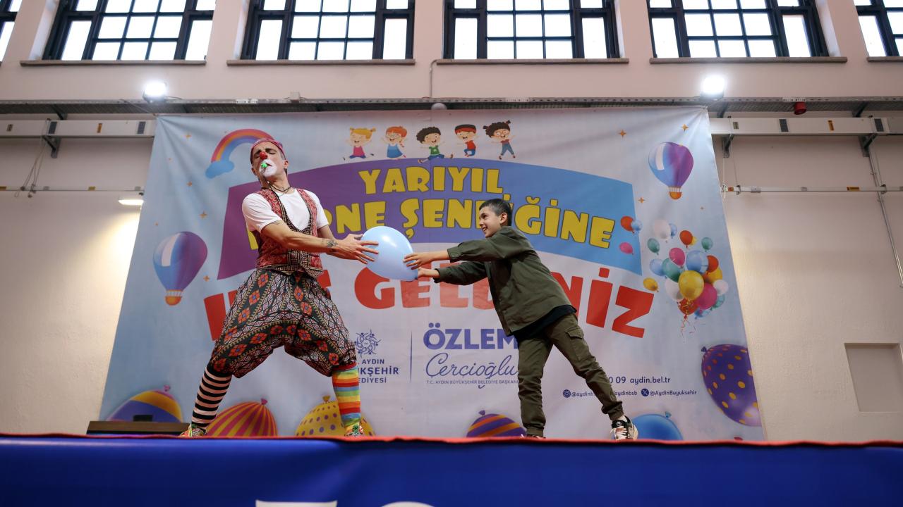 BAŞKAN ÇERÇİOĞLU’NDAN ÇOCUKLARA KARNE HEDİYESİ