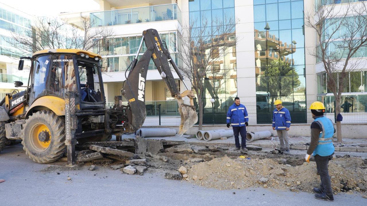 BAŞKAN ÇERÇİOĞLU’NUN ÇALIŞMALARI İLE KUŞADASI’NIN ALTYAPISI GÜÇLENİYOR