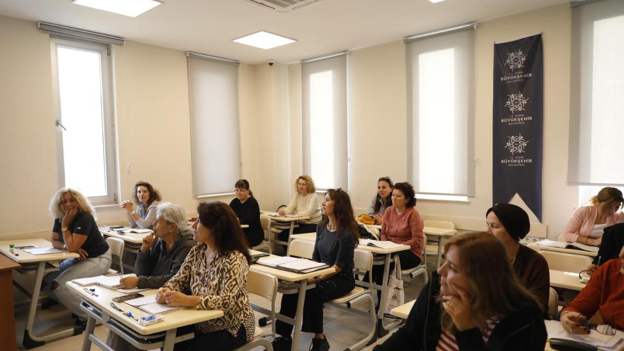 BAŞKAN ÇERÇİOĞLU’NUN DESTEKLERİYLE HER YAŞTAN VATANDAŞ İNGİLİZCE ÖĞRENİYOR