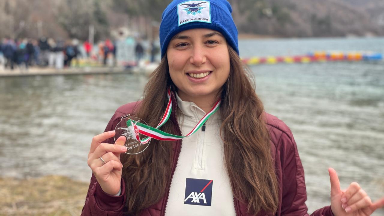 BENGİSU AVCI, BUZULLARDAKİ ERİMEYE DİKKAT ÇEKMEK İÇİN SUYA GİRDİ, TÜRKİYE REKORU KIRDI