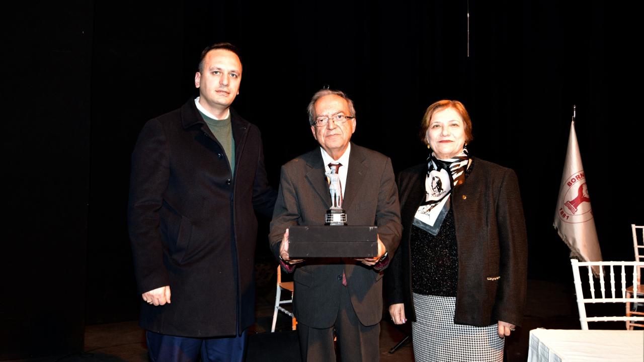 Bornova’dan aydınlanma yemini: “Uğur Mumcu’nun kalemi yerde değil”