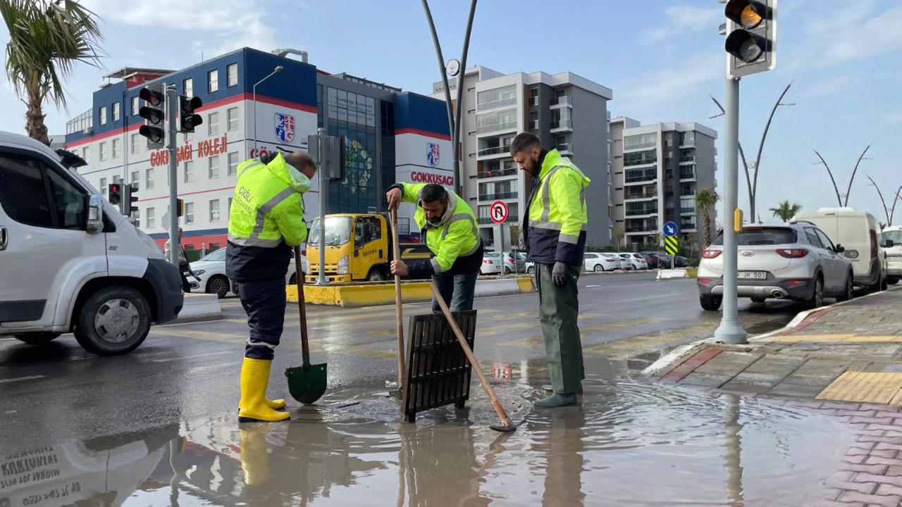 Çiğli Belediyesi Fırtına ve Sağanağa Karşı Seferber Oldu