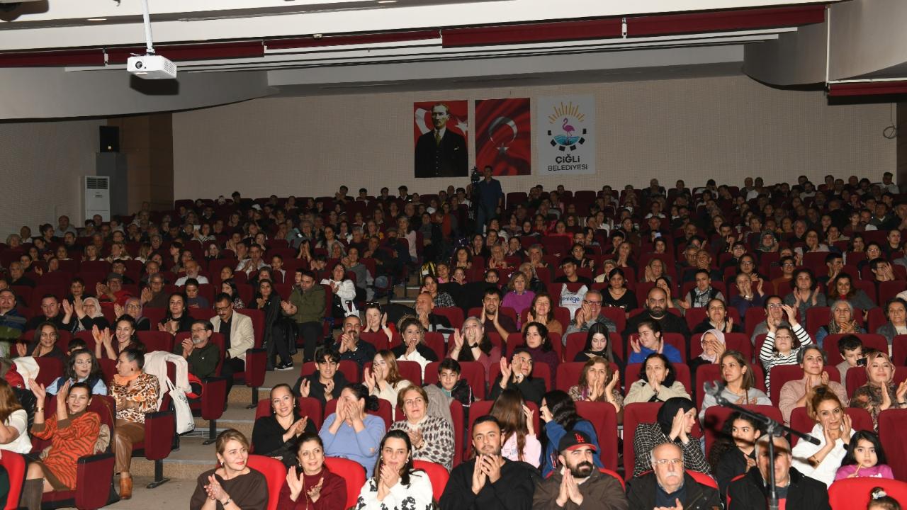 Çiğli’de Türkü Rüzgarı: “Sazımız Elimizde, Türküler Dilimizde”