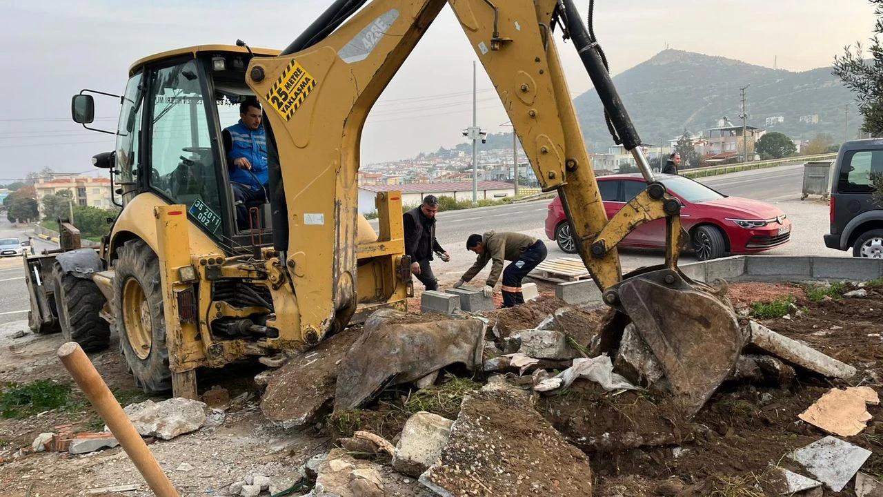 Foça'da Kent Genelinde Eş Zamanlı Çalışmalar Sürüyor