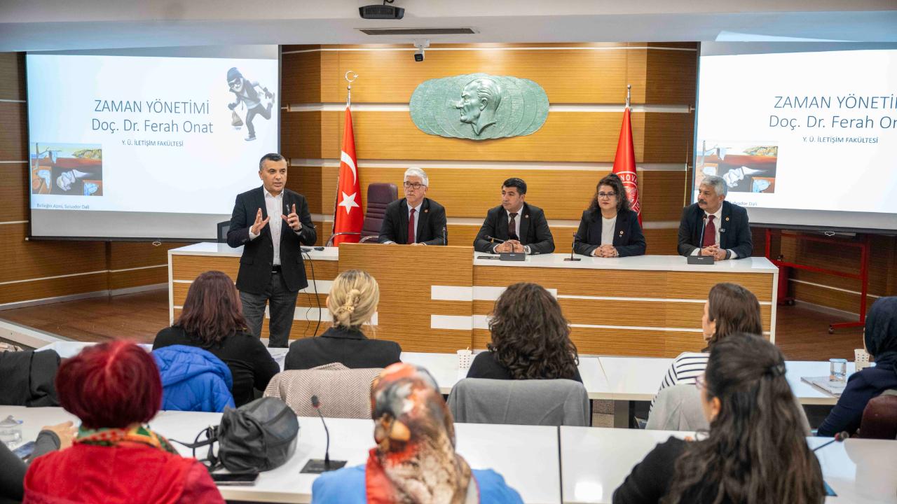 İzmirli muhtarlar Bornova Muhtarlar Akademisi’nde buluştu