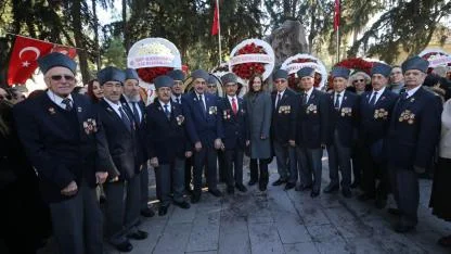 Karşıyakalılar Zübeyde Anne’yi kabri başında andı