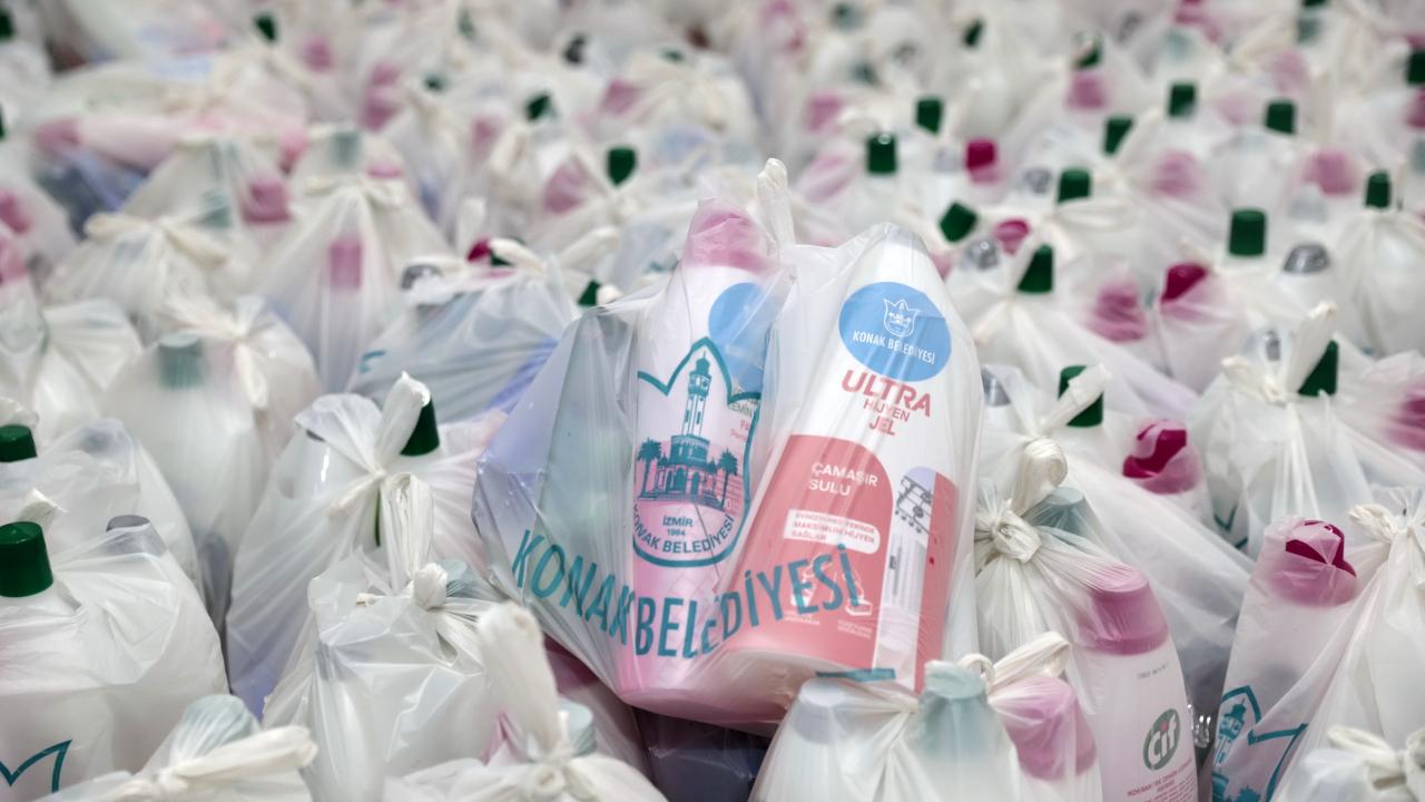 Konak’tan ihtiyaç sahiplerine temizlik ve hijyen malzemesi desteği