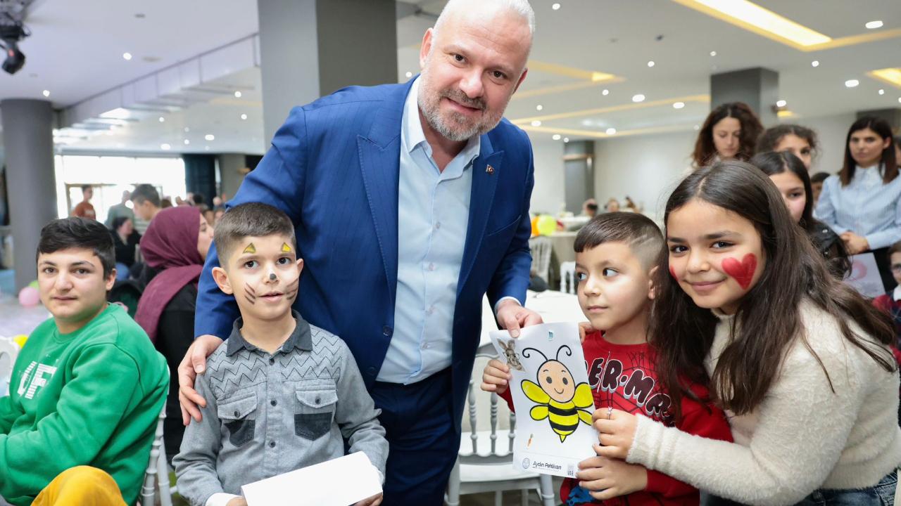 Menemen'de özel çocukların karne sevinci yürekleri ısıttı