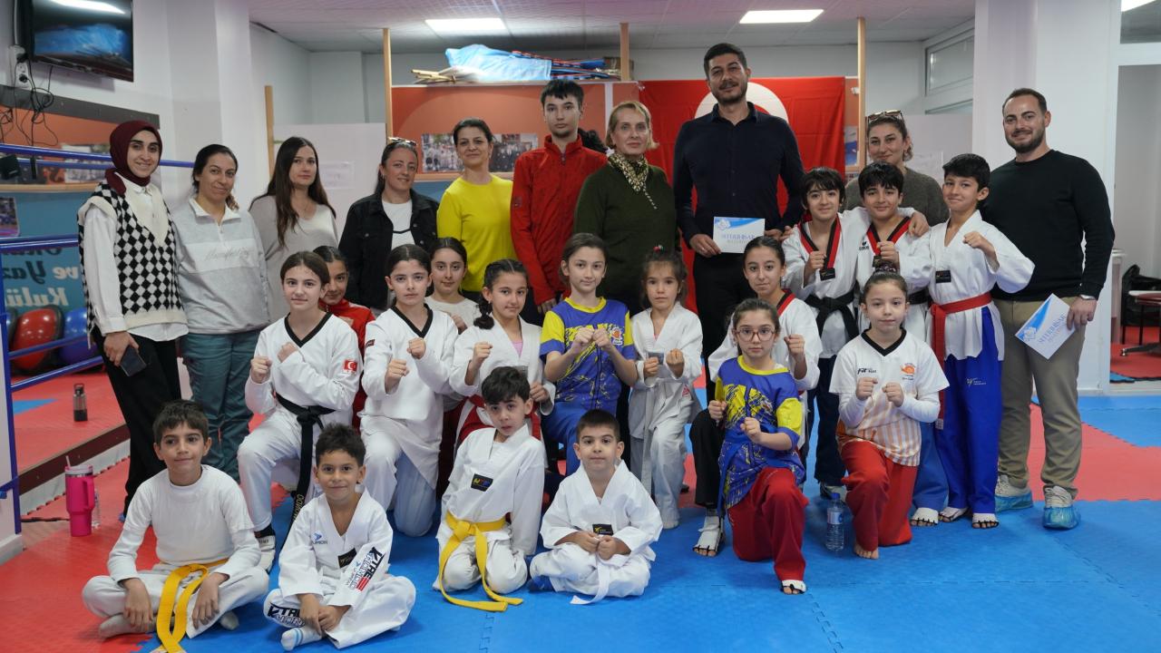 Seferihisar Belediyesi Taekwondo sporcularına Türkiye Şampiyonası öncesi “Psikolojik Destek”