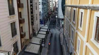 Alsancak’ta altyapısı tamamlanan sokaklar asfaltlanıyor