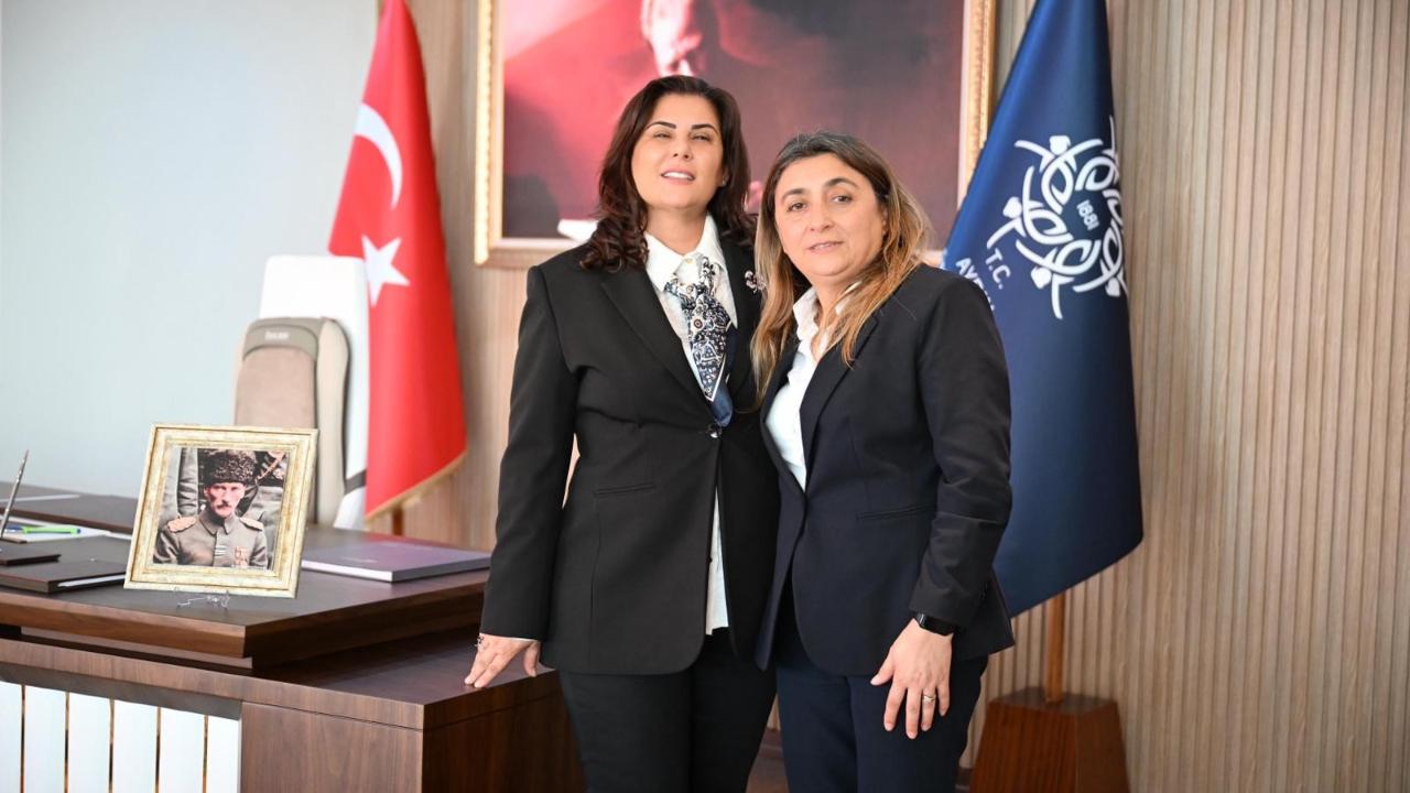 BAŞKAN ÇERÇİOĞLU’NA KUŞADASI ŞOFÖRLER VE OTOMOBİLCİLER ESNAF ODASI GENEL SEKRETERİ BİRSEN KARAGÖZ’DEN ZİYARET