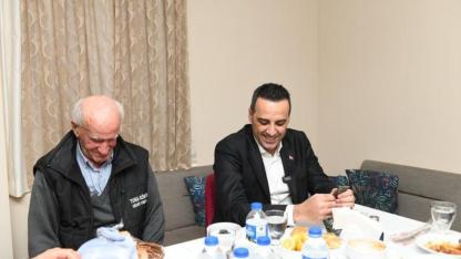 Başkan Yıldız’dan Vefa Sofrası: Sabri Amca İlk İftarda Yalnız Değildi