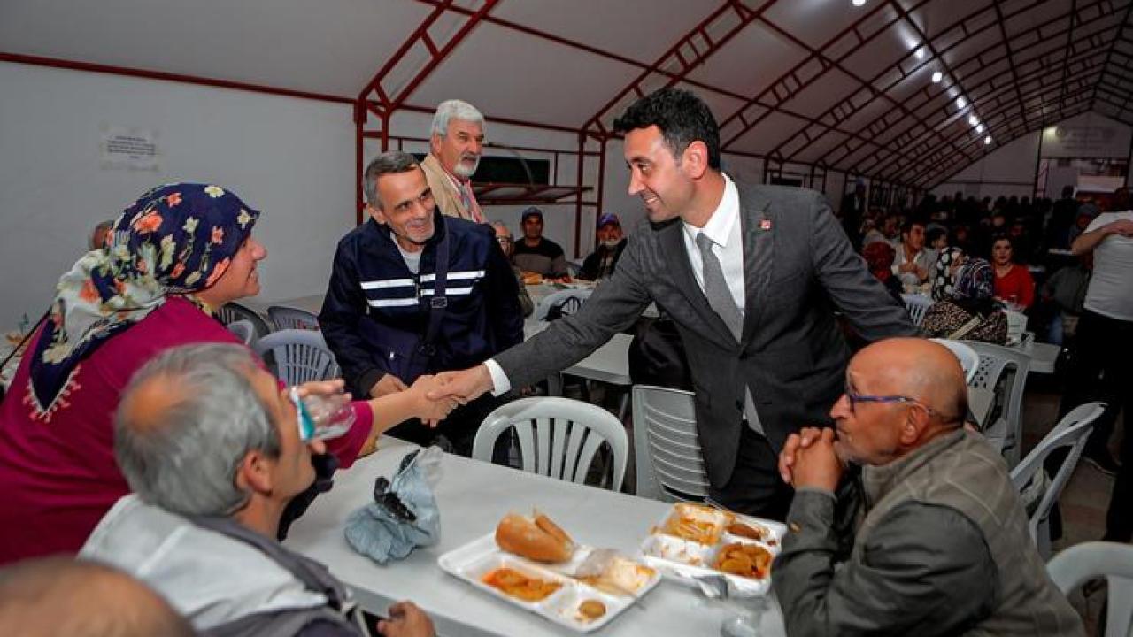Bayraklı Belediyesi Ramazan Sofralarını Mahallelere Taşıyor