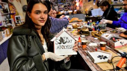 Bornova’da gençler atıkları sanata dönüştürdü