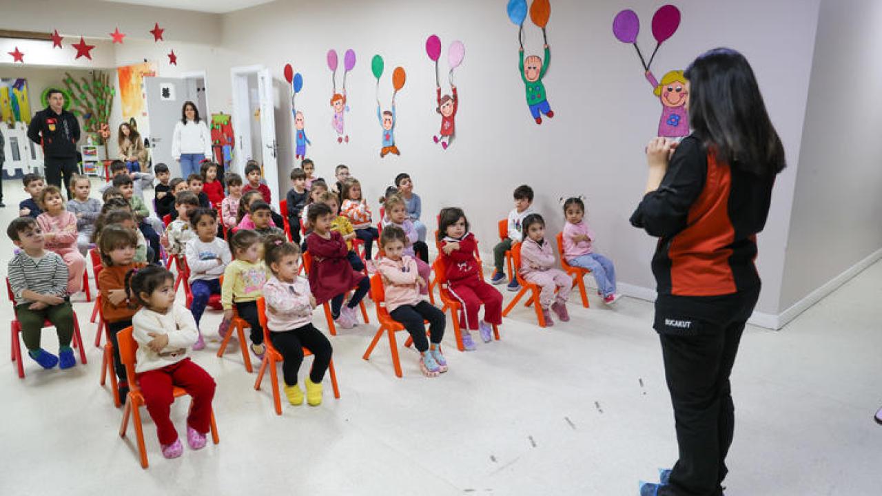 Buca’da miniklere deprem eğitimi