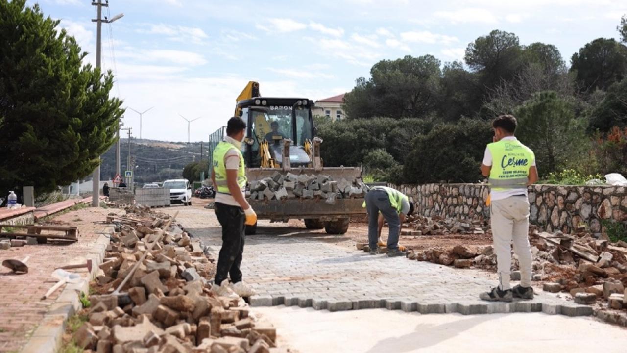 Çeşme Belediyesinden yol yenileme seferberliği